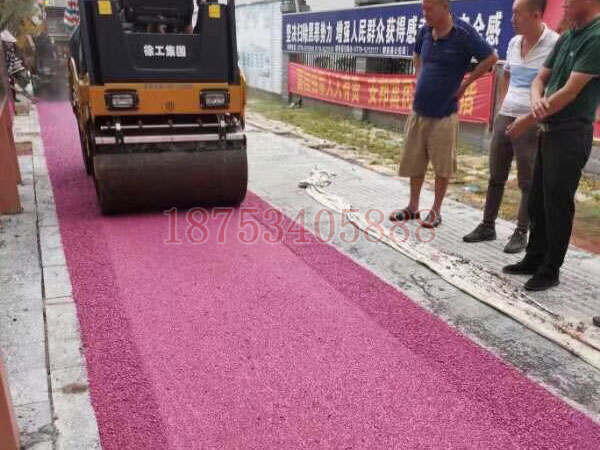 ���Բ�ɫ���స��չʾ